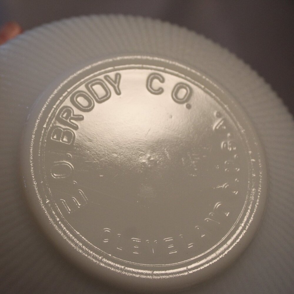 Vintage Ribbed E.O. Brody & Co. Milk Glass Bowl - Picture 5 of 6